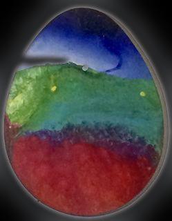 Eiform, in der Farben aus der Mitte heraus aufbrechen.